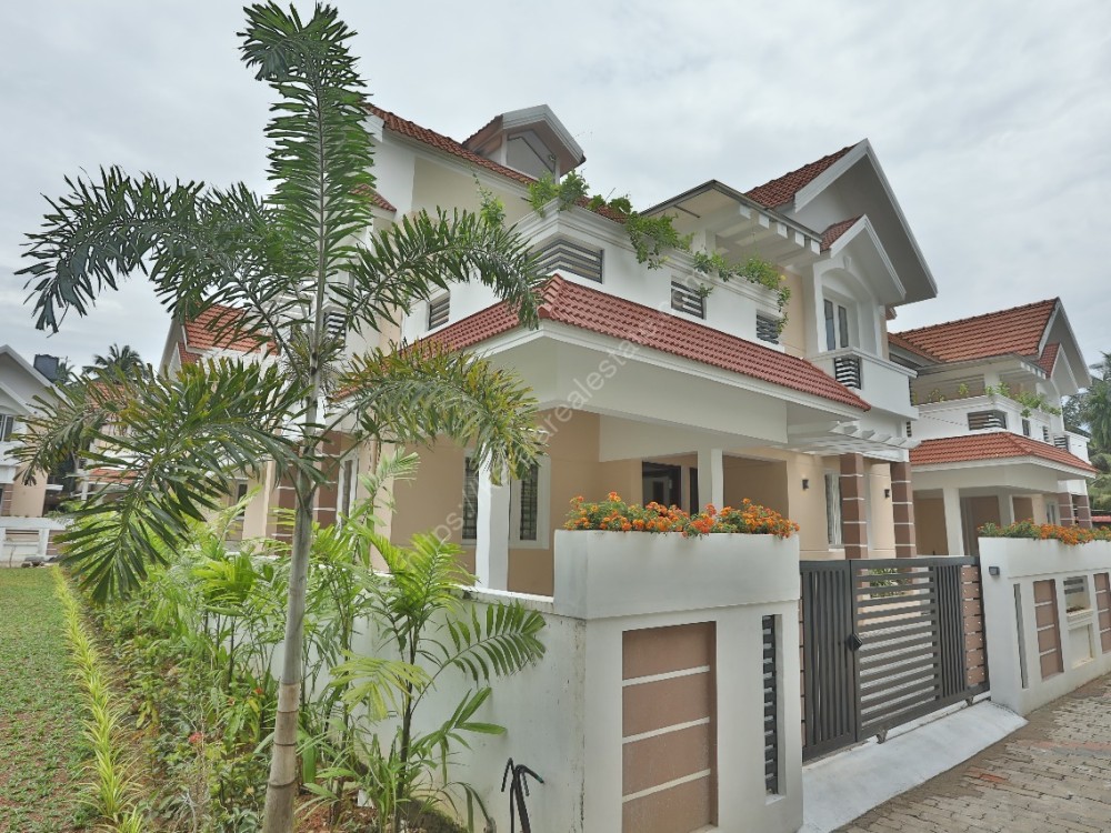 Gated Colony Villa For Sale at Nettoor, Ernakulam Kerala Real Estate