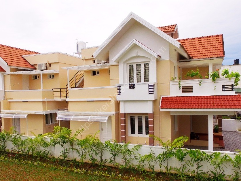 Gated Colony Villa For Sale at Nettoor, Ernakulam Kerala Real Estate