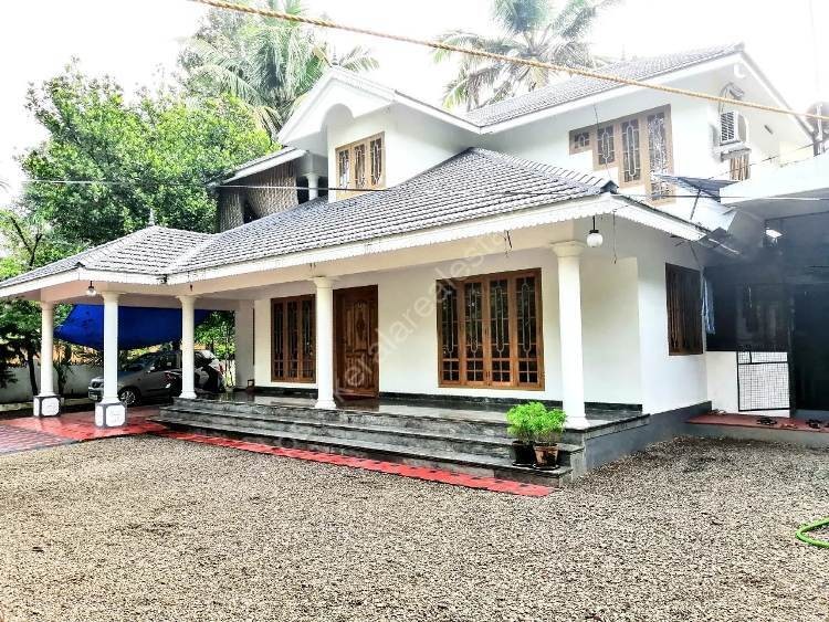 2500 Sq Ft On 15 Cent Villa For Sale At Puthuppady