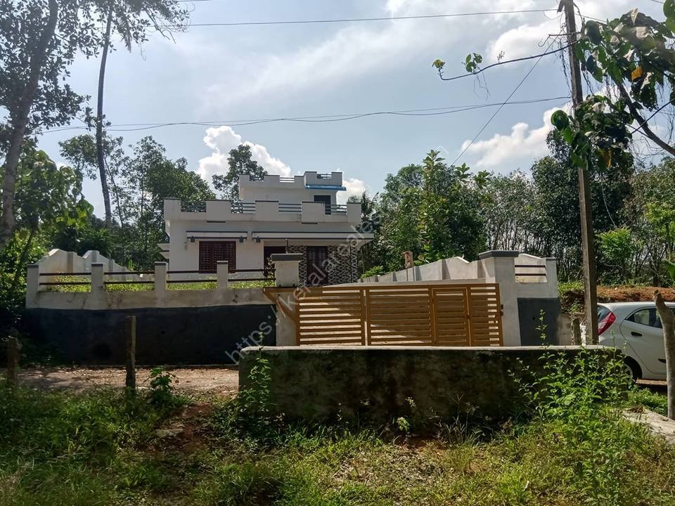 2 BHK Villa for Sale Near NSS Polytechnic, PerumpulikalKurampala