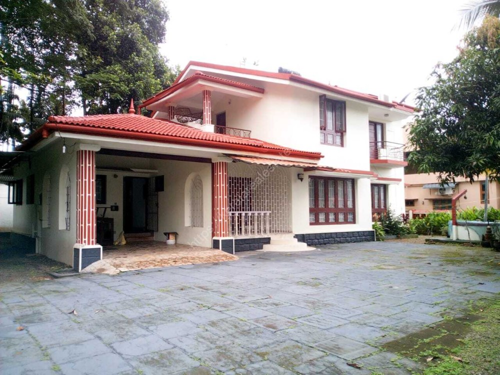 BHK 3400 SqFt Independent villa for sale Kanjikuzhy Town Kottayam