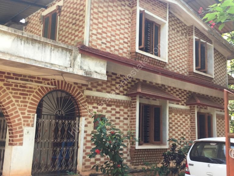4 BHK House in 47 Cents for sale at Vettiyar,Mavelikkara,Alappuzha