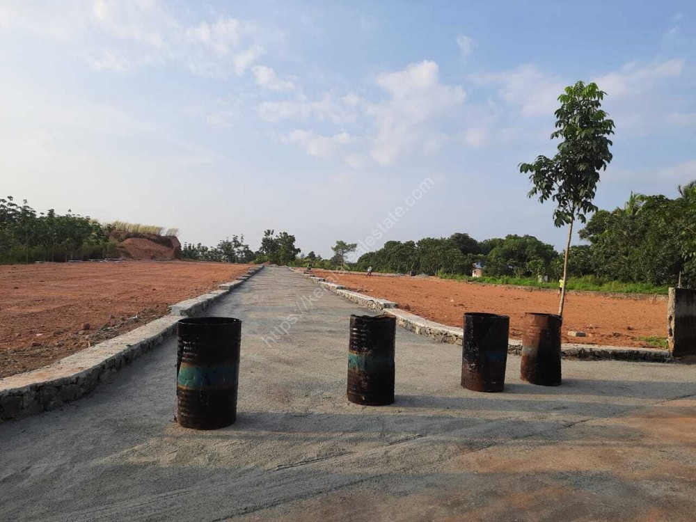 House plots (5 Cents to 15 Cents) for sale at Vazhakulam junction