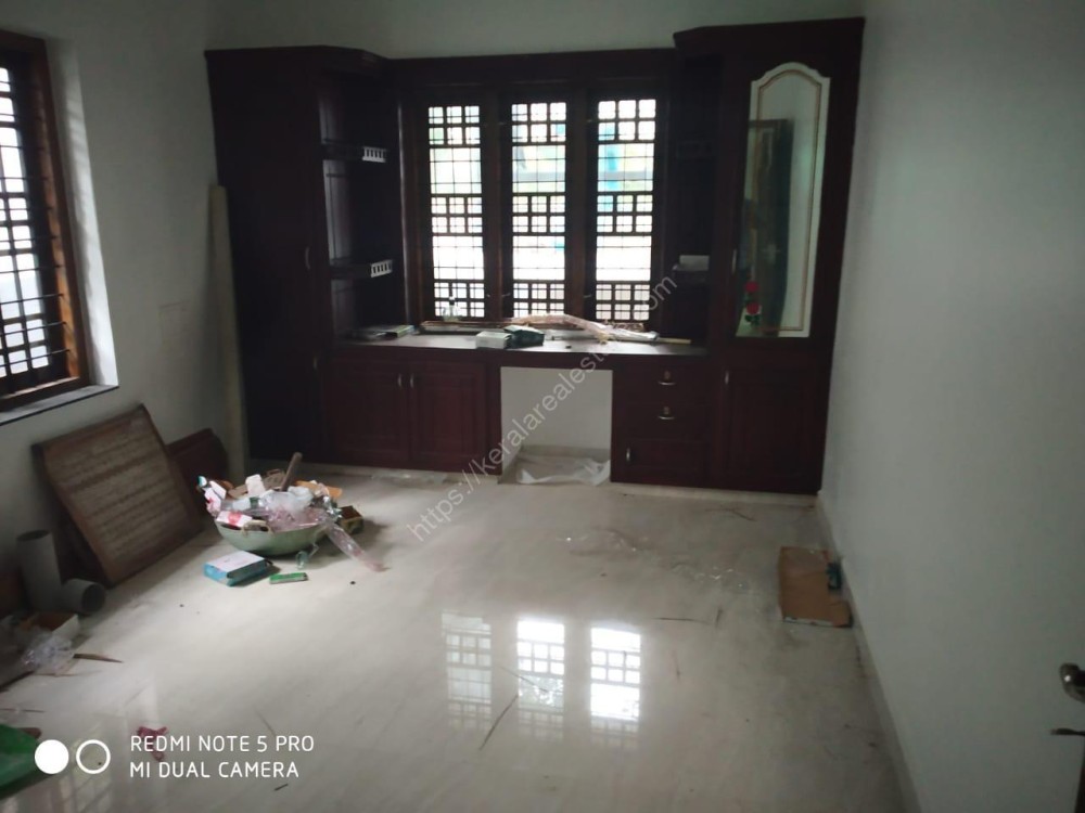 4 BHK 2000 sqft House in 8 1/2 Cents for sale at Manakkad, Thodupuzha