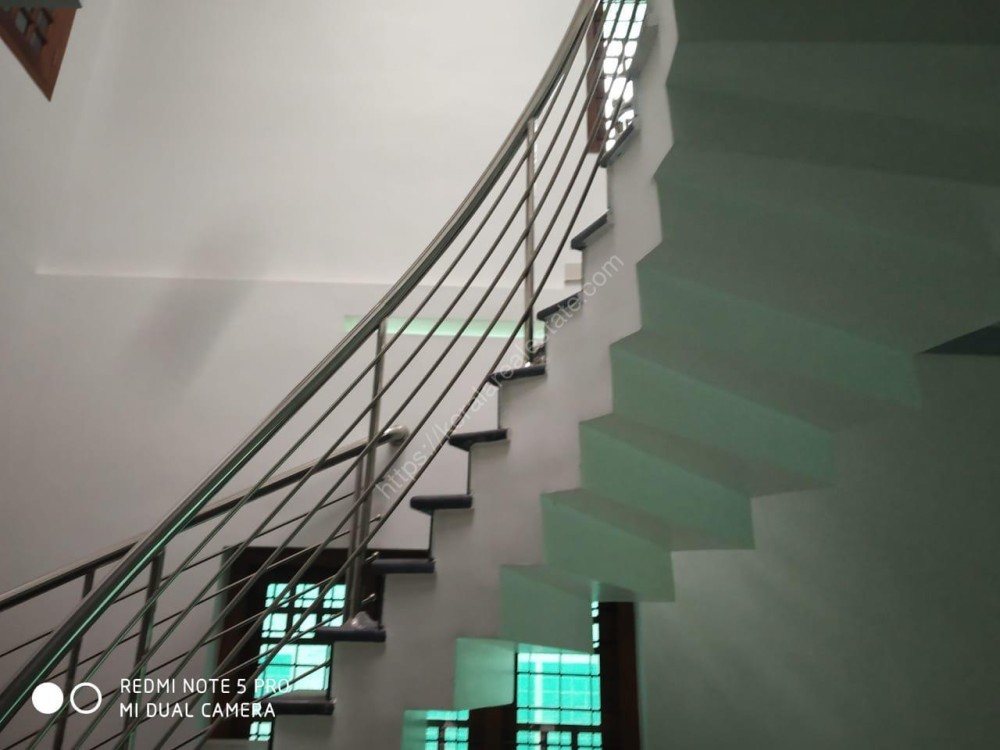 4 BHK 2000 sqft House in 8 1/2 Cents for sale at Manakkad, Thodupuzha