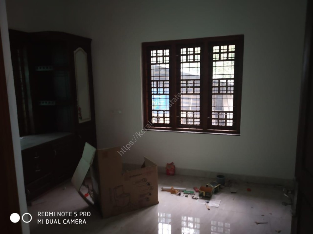 4 BHK 2000 sqft House in 8 1/2 Cents for sale at Manakkad, Thodupuzha