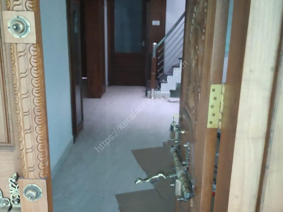 4 BHK 2000 sqft House in 8 1/2 Cents for sale at Manakkad, Thodupuzha