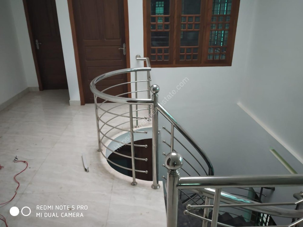 4 BHK 2000 sqft House in 8 1/2 Cents for sale at Manakkad, Thodupuzha
