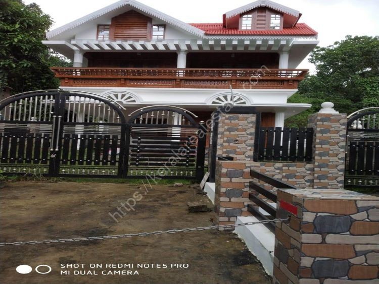 4 BHK 2000 sqft House in 8 1/2 Cents for sale at Manakkad, Thodupuzha