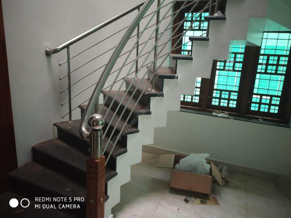 4 BHK 2000 sqft House in 8 1/2 Cents for sale at Manakkad, Thodupuzha
