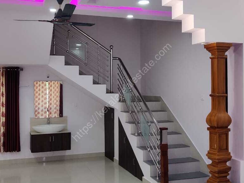 2500 sqft 4 BHK House in 13 Cent Land for Sale with Koothattukulam
