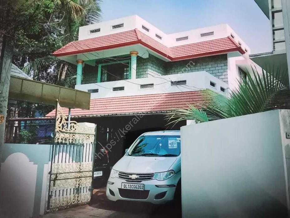 7.5 Cents of Land with Double Storey House for Sale at Thammanam