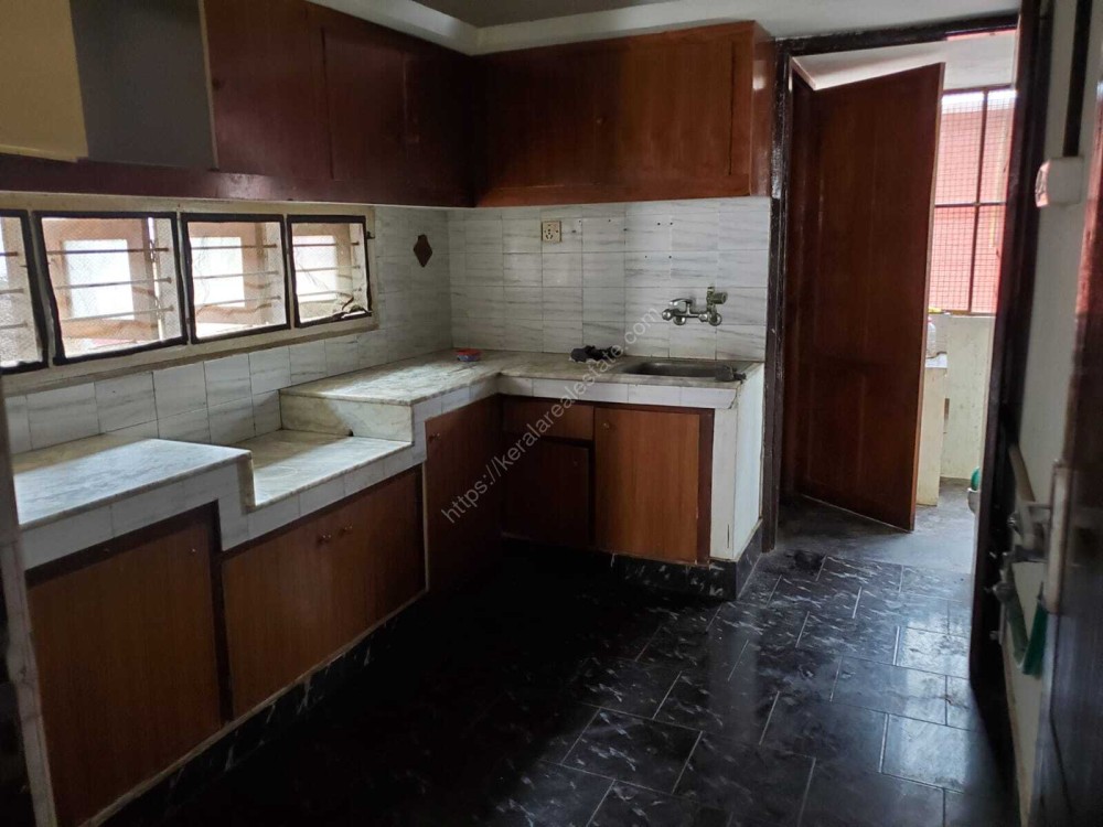 1400 Sq ft First floor of a House for Rent in Panampillynagar