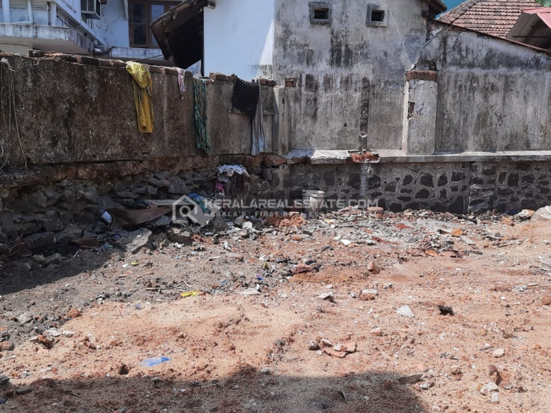 10 Cents (4000 Sqft)  of Prime Commercial Land for Rent in Chittoor Road, Valanjambalam, Ernakulam