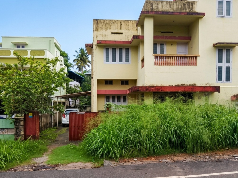 Land with an Old House for Sale in Kuravankonam near Kowdiar, Trivandrum 