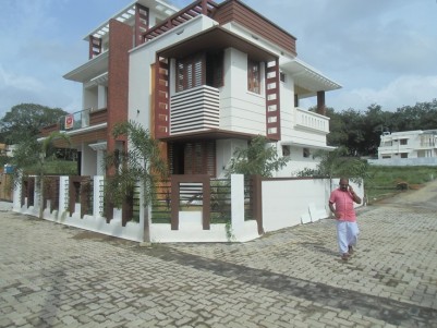 Modern House for sale at Aluva Town, Ernakulam