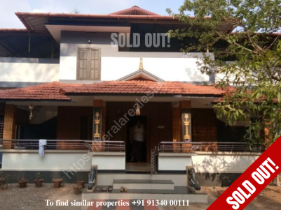 4000 Sq Ft on 25 Cent Bungalow For Sale at Pandikkad, Malappuram.