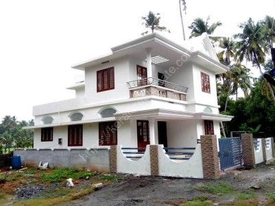 4 BHK, 1600 SqFt House on 5 Cent for Sale at Vendor, Thrissur