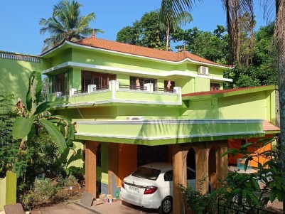   5BHK,4000SqFt House in 17.5 Cent for Sale at Thiruvalla,Pathanamthitta