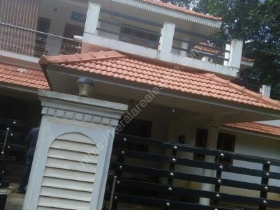 4BHK 2500 SqFt House in 7.5 cent  for sale at Chakkarakkulam Cherthala.