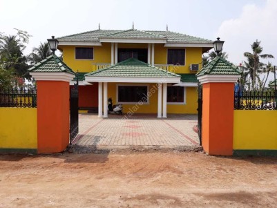 Beautiful Independent Villa with 7 star Facility for sale at Kundanoor,Ernakulam