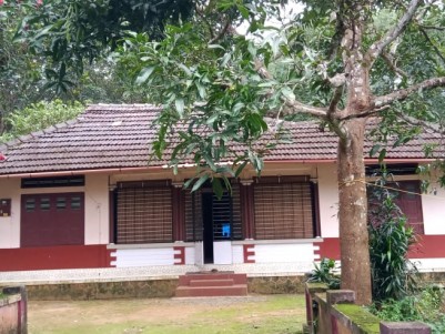 An Old House with 75 cent land for sale at Kizhathiri,Kottayam