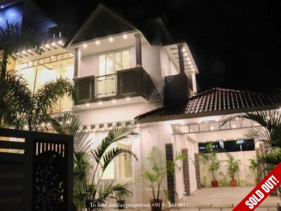 Posh Villas for sale at Maradu,Ernakulam