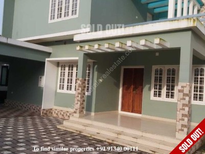 8 Cent land with 2400 sqft House for sale at Chalakudy, Thrissur 