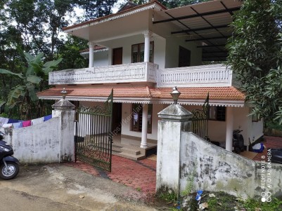 40 Cents of land with 2400 Square feet House in Koothatukulam, Ernakulam