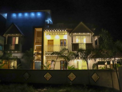 2200 sqft 3 BHK House in 5 Cents for sale at Maradu, Ernakulam