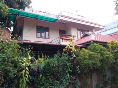 5 BHK Old House in 5 Cents for sale at Eroor, Ernakulam