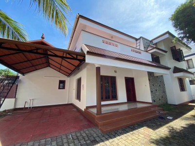 4000 sqft 3 BHK House on 7.5 Cents land for sale at Thoppumpady, Ernakulam