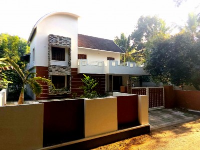22 Cents with 2750 sqft 4 BHK House for sale near MC road, Kalikavu, Eattumanoor, Kottayam
