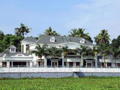 105 Cents with 9000 sqft 7 BHK House for sale at Perumbavoor Pulluvazhy Ernakulam