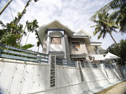 Beautiful 2750 sqft House for Sale Thiruvamkulam, Ernakulam