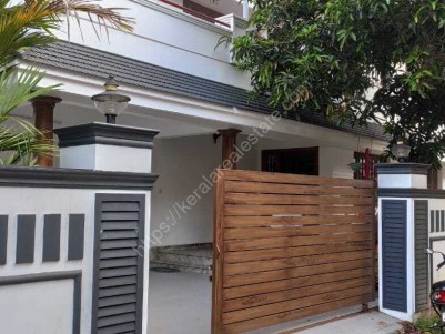 4 BHK 2400 SqFt House in 7 Cents for sale at Vyttila, Ernakulam