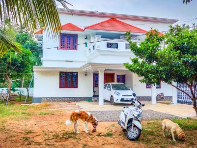 17 Cents with 5 BHK House for sale at Ollur, Thrissur