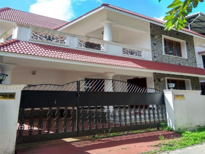 3 BHK 1340 Sq.ft House for sale at Chalikkavattom, Vytila, Kochi