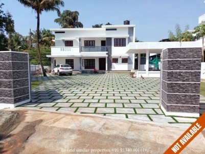 Posh Independent House for Sale at Karumaloor, Ernakulam