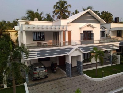 Luxurious Villa for Sale at Panangad, Ernakulam