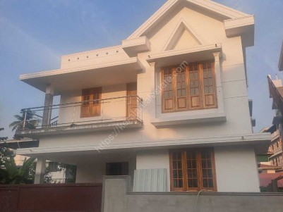 4 BHK 2000 Sq Ft Semi furnished House for Sale at Vennala, Ernakulam 