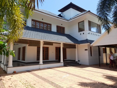Fully Furnished 4 Bhk Luxury House For Sale Near Vyttila Junction, Ernakulam 