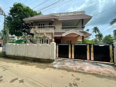 Semi Furnished 4 BHK House for Sale at Maradu, Ernakulam 