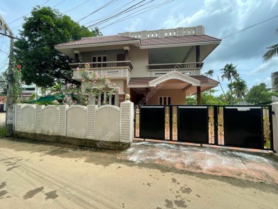 Semi Furnished 4 BHK House for Sale at Maradu, Ernakulam 