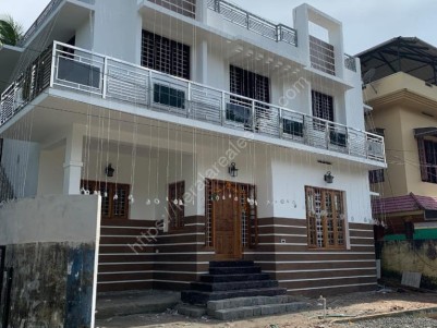 2850 Sq Ft 4 BHK House for Sale at Maradu, Ernakulam