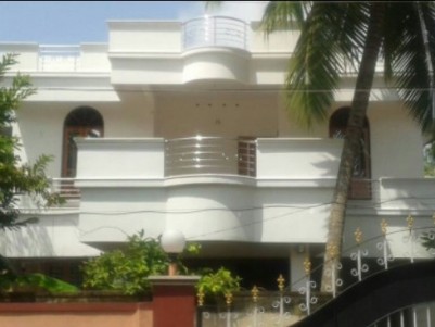7.5 Cents of land with 2800 sqft House for Sale at Thykoodam, Vyttila, Ernakulam