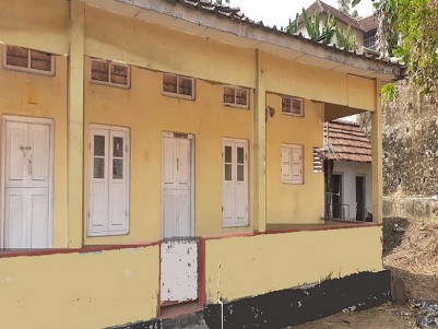 20 Cents of Land with Old Traditional House for Sale at Keezhkunnu, Kottayam