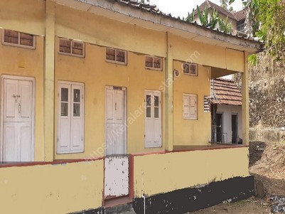 20 Cents of Land with Old Traditional House for Sale at Keezhkunnu, Kottayam