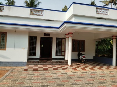 1000 Sq.ft 2 BHK House in 15 Cents  for Sale at Irinjalakuda, Thrissur