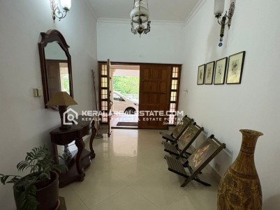 Luxury Nalukettu Styled House for Sale in Kanjikuzhy, Kottayam 